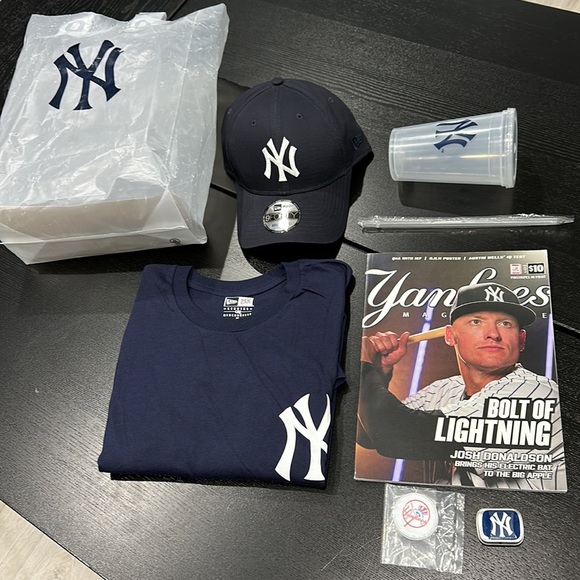 NY Yankee Game Day Fan Pack: T-Shirt, Magazine, Hat, Mints in Tin, & Phone Stand - Picture 1 of 14